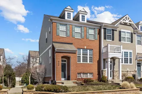 906 E Wing St, Arlington Heights, IL 60004