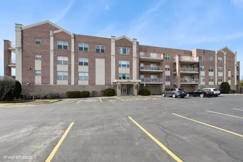 1200 S Prospect Ave #305, Elmhurst, IL 60126