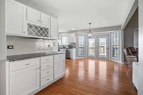 908 Hampton Dr, Carol Stream, IL 60188 photo 9
