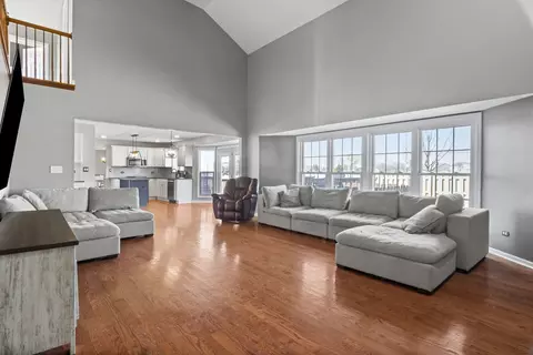 908 Hampton Dr, Carol Stream, IL 60188 photo 6