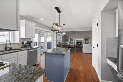 908 Hampton Dr, Carol Stream, IL 60188 photo 12