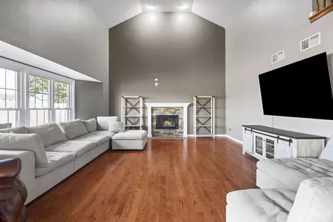 908 Hampton Dr, Carol Stream, IL 60188 photo 5