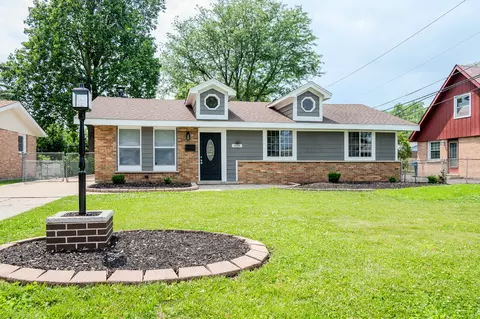 13110 W Playfield Dr, Crestwood, IL 60418