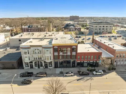 221 E Front St #4, Bloomington, IL 61701
