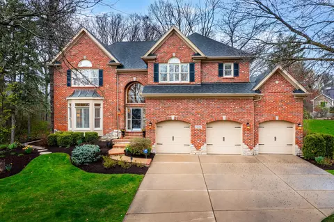 2315 Fleetwood Ct, Naperville, IL 60565