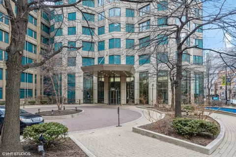 400 N Lasalle St #2801, Chicago, IL 60654