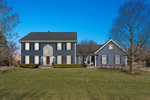 36707 N Old Woods Trl, Gurnee, IL 60031