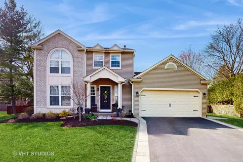 8 Rosewood Ct, Cary, IL 60013