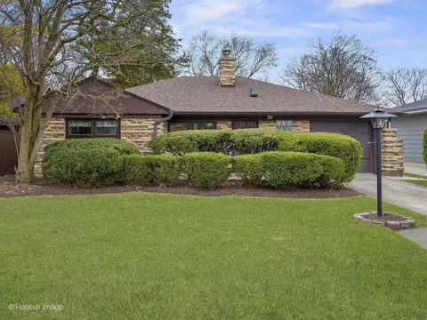 412 E Harrison Ave, Wheaton, IL 60187