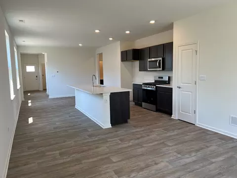 Kitchen - 985 Eineke Blvd, Algonquin, IL 60102 photo 5 of 5