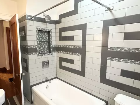 Bath - 764 S Poplar Ave, Kankakee, IL 60901 photo 3 of 3