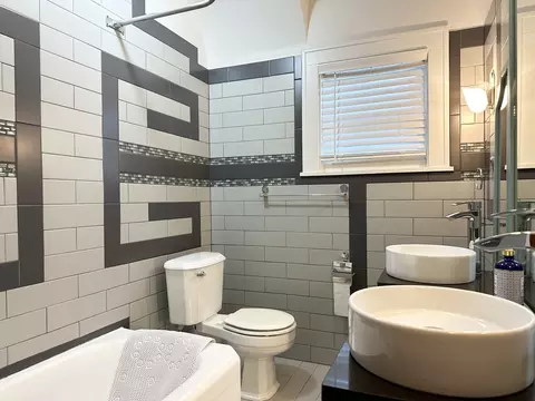 Bath - 764 S Poplar Ave, Kankakee, IL 60901 photo 1 of 3