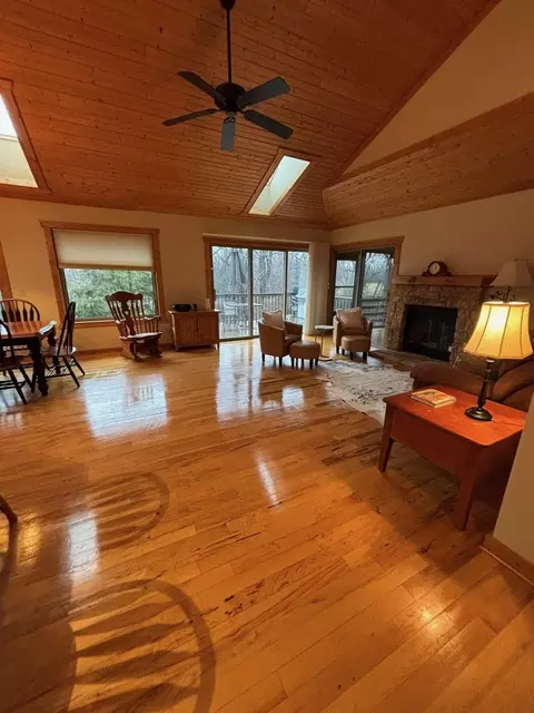 7 Garnet Ct, Galena, IL 61036