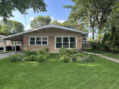 3830 Sugar Loaf Ln, Skokie, IL 60076