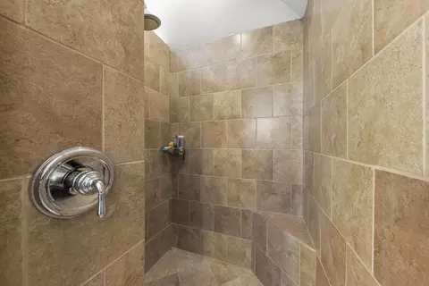 Bath - 26504 Silverleaf Dr, Plainfield, IL 60585 photo 3 of 6