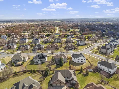 View/Area - 26504 Silverleaf Dr, Plainfield, IL 60585 photo 4 of 11