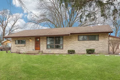 41098 N 2nd St, Antioch, IL 60002