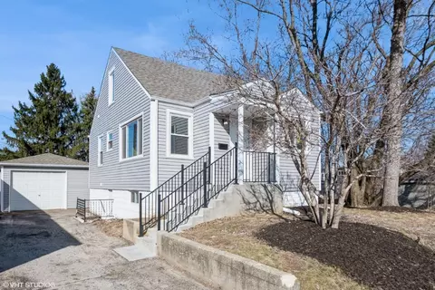 8924 S Rockwell Ave, Evergreen Park, IL 60805