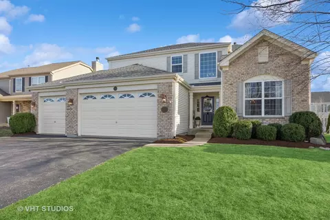 224 Fieldstone Dr, Woodstock, IL 60098