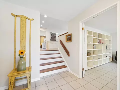 426 Circle Ct, Deerfield, IL 60015 photo 2