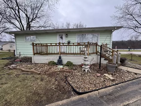 1069 Lakewood Rd, Elgin, IL 60123