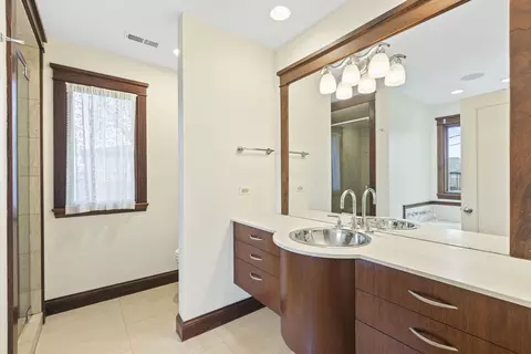 Bath - 912 Revere Rd, Glenview, IL 60025 photo 4 of 7