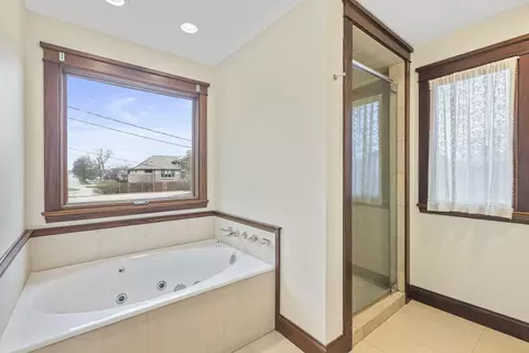 Bath - 912 Revere Rd, Glenview, IL 60025 photo 5 of 7