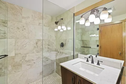 Bath - 912 Revere Rd, Glenview, IL 60025 photo 2 of 7
