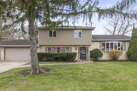 912 Revere Rd, Glenview, IL 60025