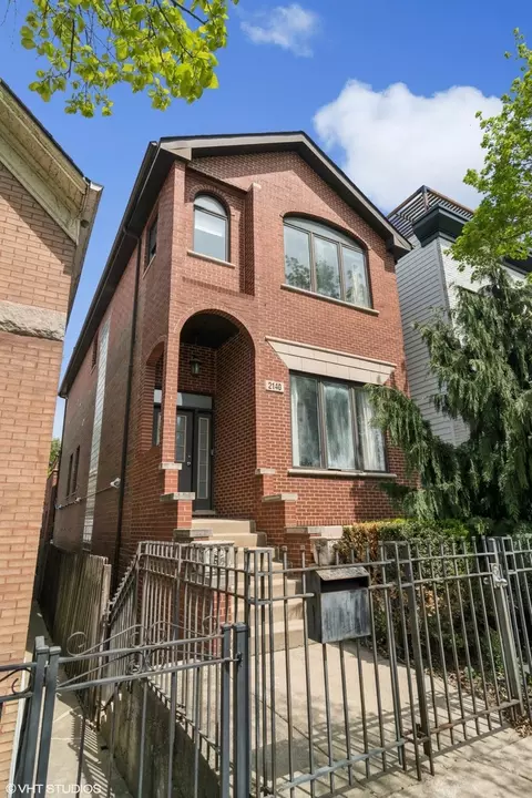 2140 W Charleston St, Chicago, IL 60647