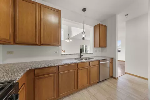 1060 Clover Dr, Minooka, IL 60447 photo 9