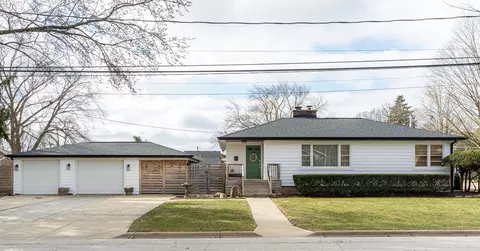 628 Center St, Geneva, IL 60134