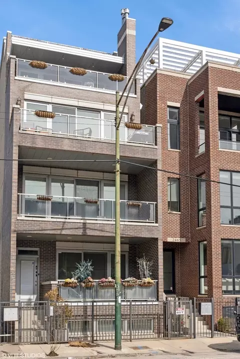 2467 N Clybourn Ave #3, Chicago, IL 60614