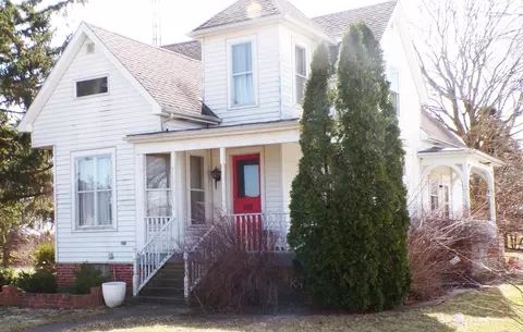 607 E Washington St, Downs, IL 61736 photo 2