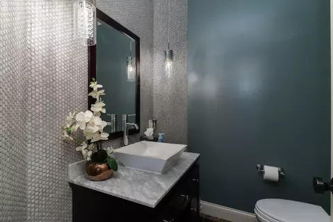 Bath - 32 Stonebrook Ct, Bloomington, IL 61704 photo 1 of 7