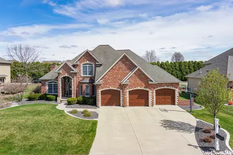 32 Stonebrook Ct, Bloomington, IL 61704