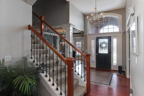 Entry Way - 32 Stonebrook Ct, Bloomington, IL 61704 photo 2 of 5