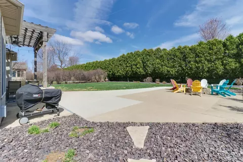 Exterior - 32 Stonebrook Ct, Bloomington, IL 61704 photo 5 of 10