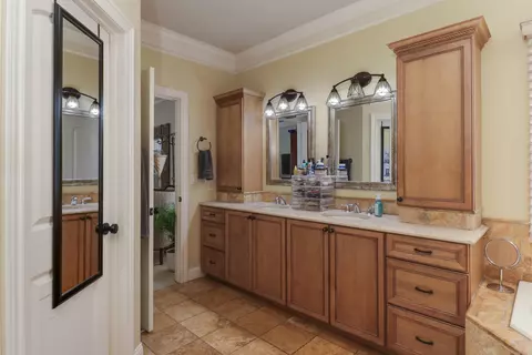 Bath - 32 Stonebrook Ct, Bloomington, IL 61704 photo 4 of 7