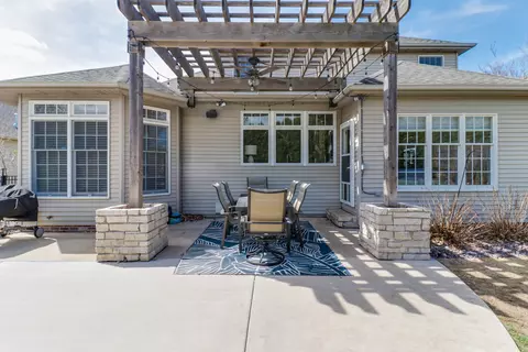 Exterior - 32 Stonebrook Ct, Bloomington, IL 61704 photo 4 of 10