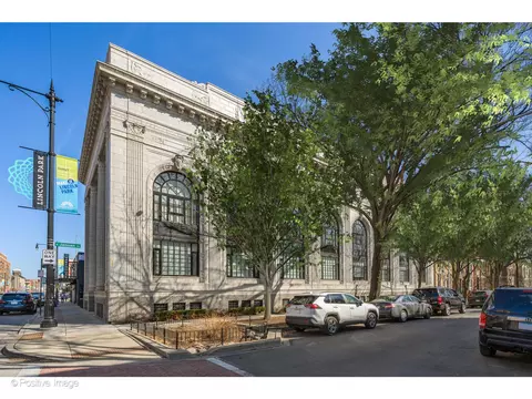 1425 W Fullerton Ave #4S, Chicago, IL 60614