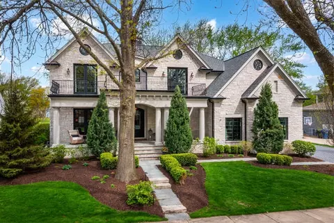 1017 Royal Bombay Ct, Naperville, IL 60563
