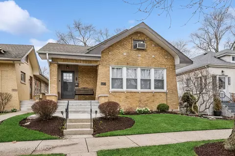 2448 W Coyle Ave, Chicago, IL 60645