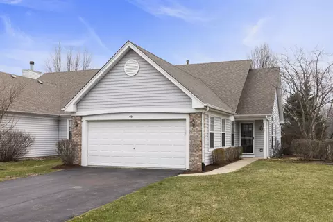 404 Carriage Ct, Oswego, IL 60543