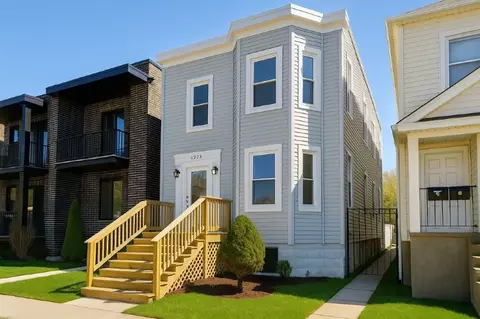 4213 W Roscoe St, Chicago, IL 60641