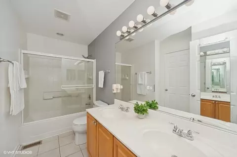 Bath - 77 Cherbourg Ct, Wheeling, IL 60090 photo 1 of 2