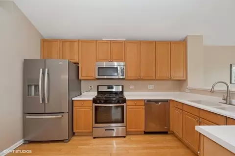 Kitchen - 77 Cherbourg Ct, Wheeling, IL 60090 photo 1 of 1