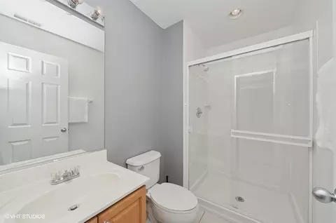 Bath - 77 Cherbourg Ct, Wheeling, IL 60090 photo 2 of 2