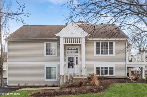 77 Cherbourg Ct, Wheeling, IL 60090