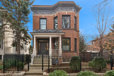 3521 N Bosworth Ave, Chicago, IL 60657